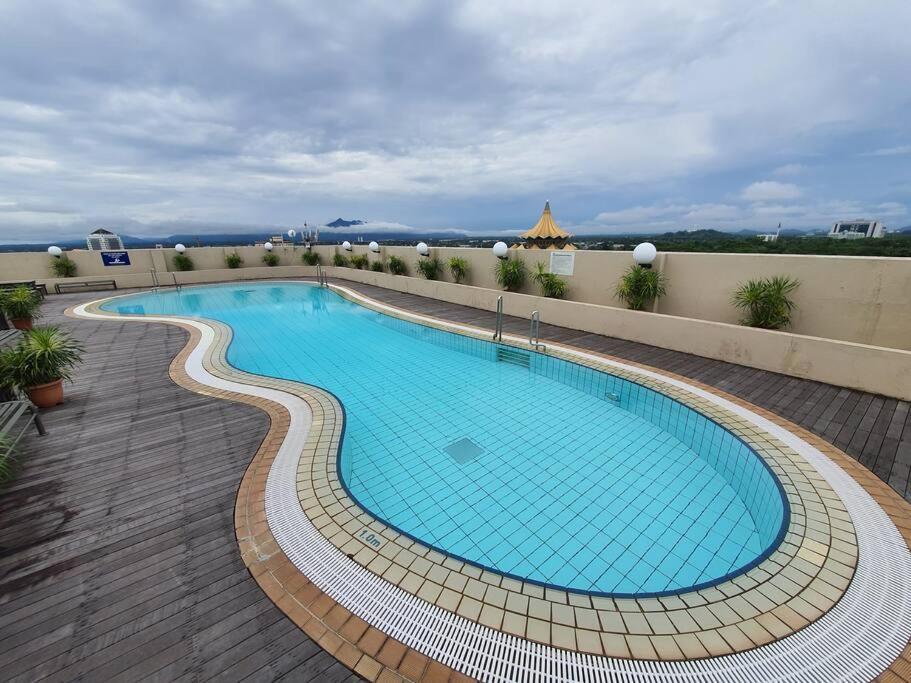 Lovely Waterfront Riverbank Suite With Pool A2 クチン エクステリア 写真
